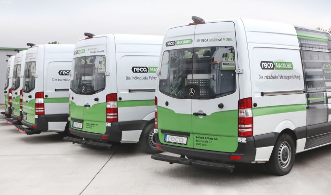 Broschüre Fahrzeugeinrichtung