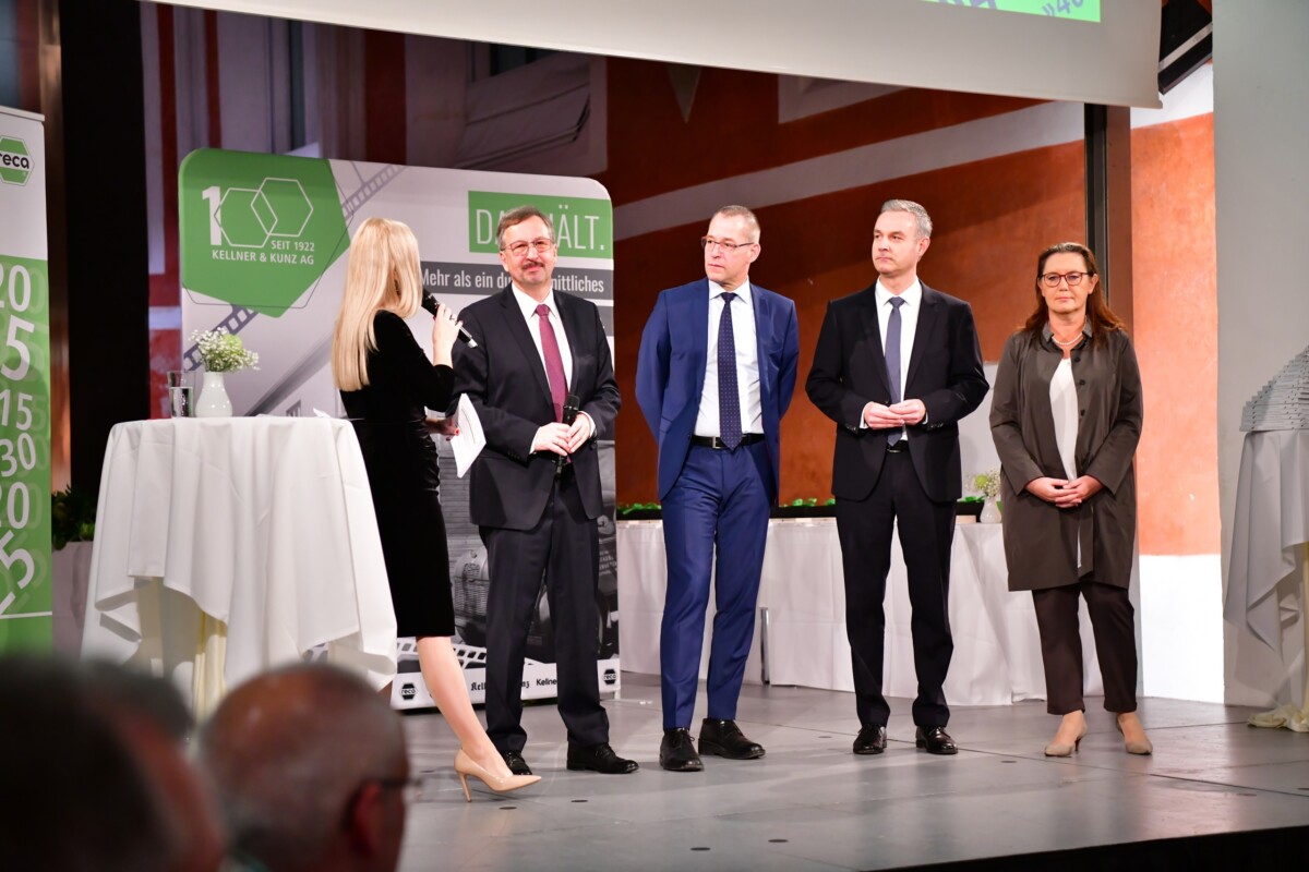 DSC_4879 Vorstand auf Bühne