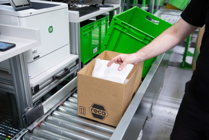 Aus Altpapier und Altkartonage wird Füllmaterial
