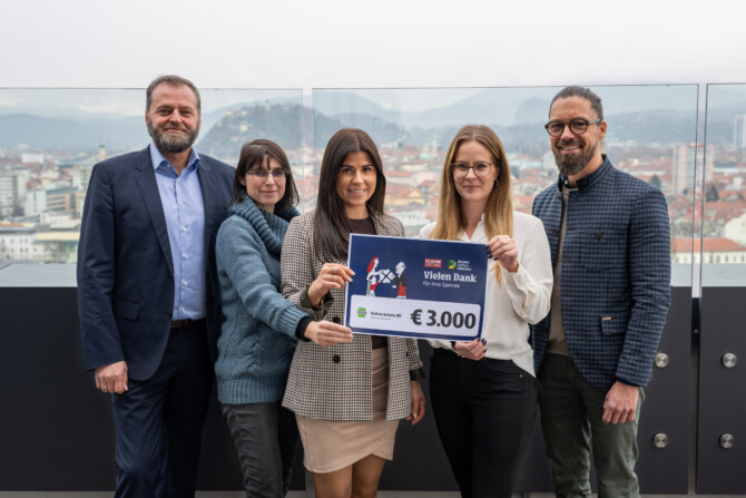 Übergabe der Spende an die Kleine Zeitung Steiermark: 