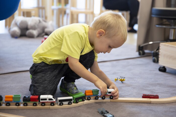 RECA minis Spielendes Kind